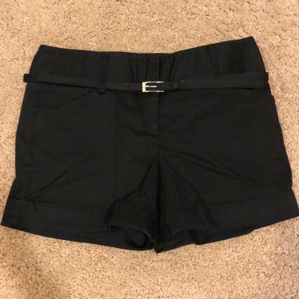 Block belted shorts